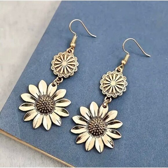 Delicate Gold Leaf and Flower Hoops - Picture 5 of 5